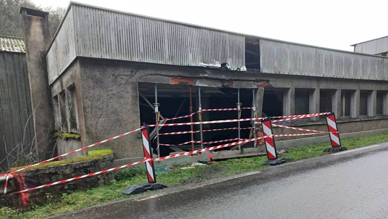 Un poids lourd s’encastre dans le mur d’une entreprise, le chauffeur piégé a été désincarcéré et transporté à