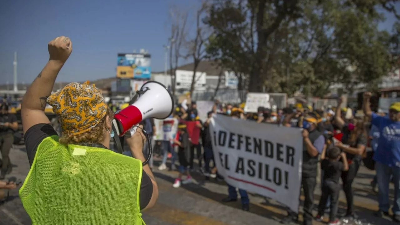 Las solicitudes de asilo en México cayeron casi a la mitad en 2024