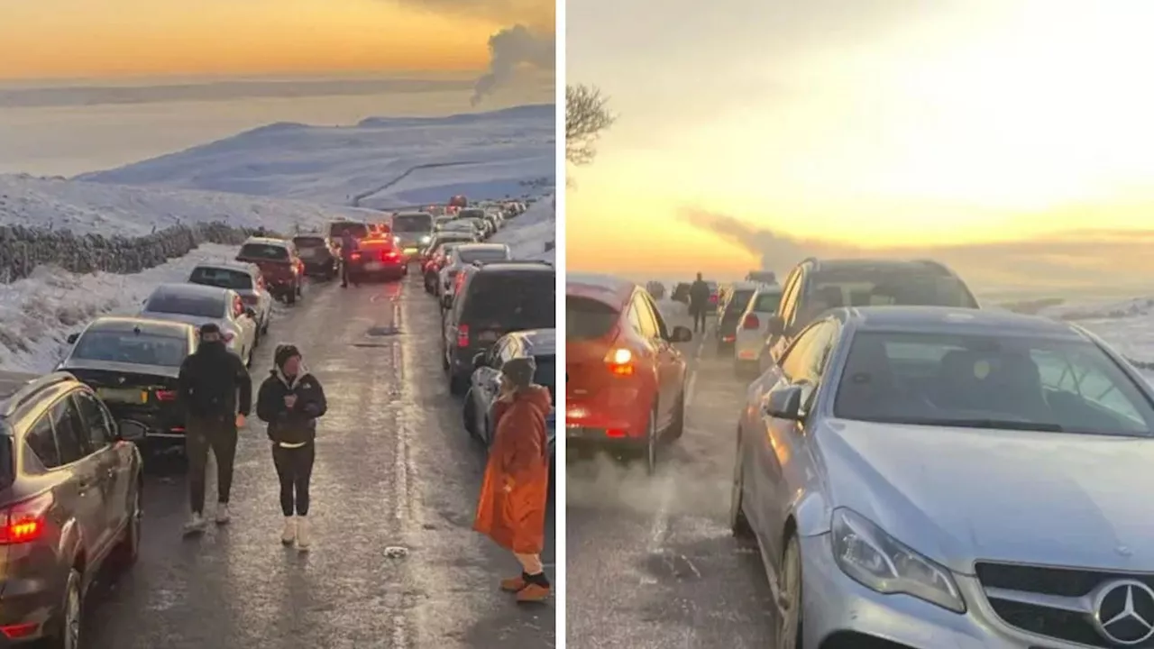 Gritters blocked by '200 double parked cars' in Peak District