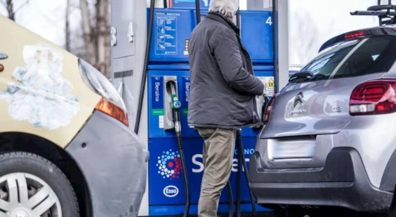 Carburanti: prezzi autostradali oltre i 2,3 euro al litro