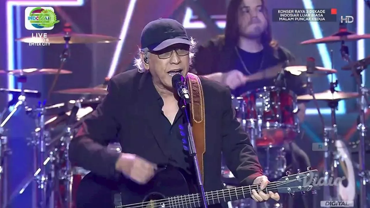 Iwan Fals Bawakan Lagu Ikonisnya di Konser Raya 3 Dekade Indosiar Hari Kedua