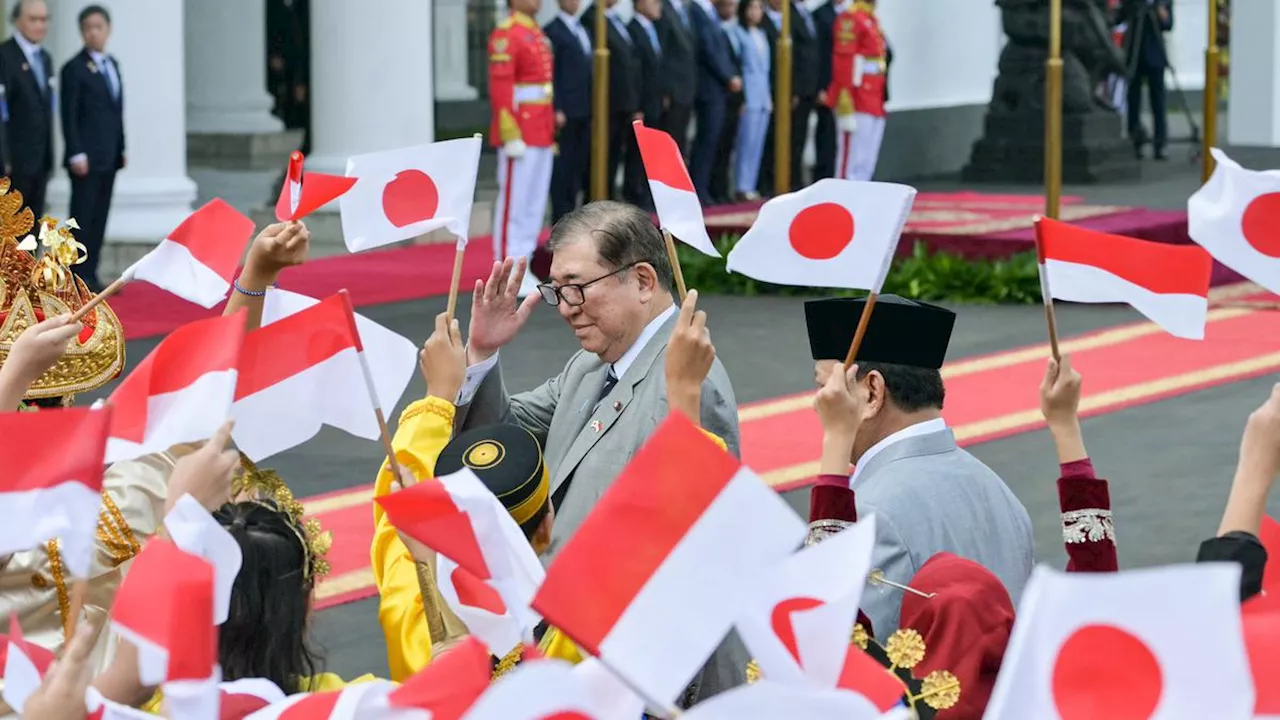 Pulang dari Istana Bogor, PM Jepang Bawa Oleh-Oleh 5 Banner Gambar Shigeru Ishiba