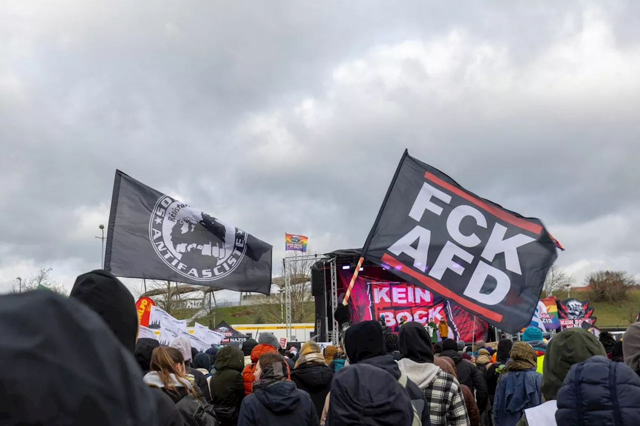 En Allemagne, des milliers de personnes manifestent contre un congrès du parti d’extrême droite AfD