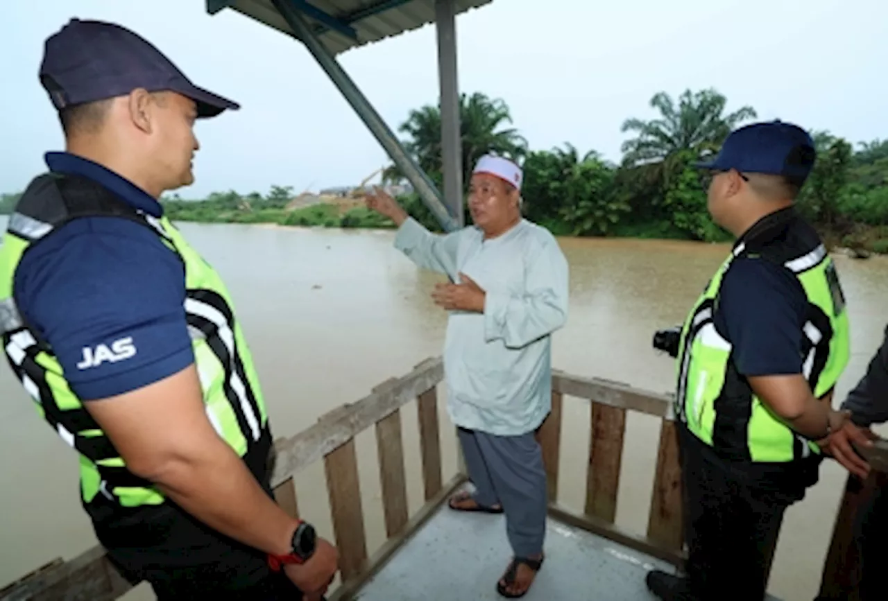 Residents Raise Alarm Over Foul-Smelling Discharge into Skudai River