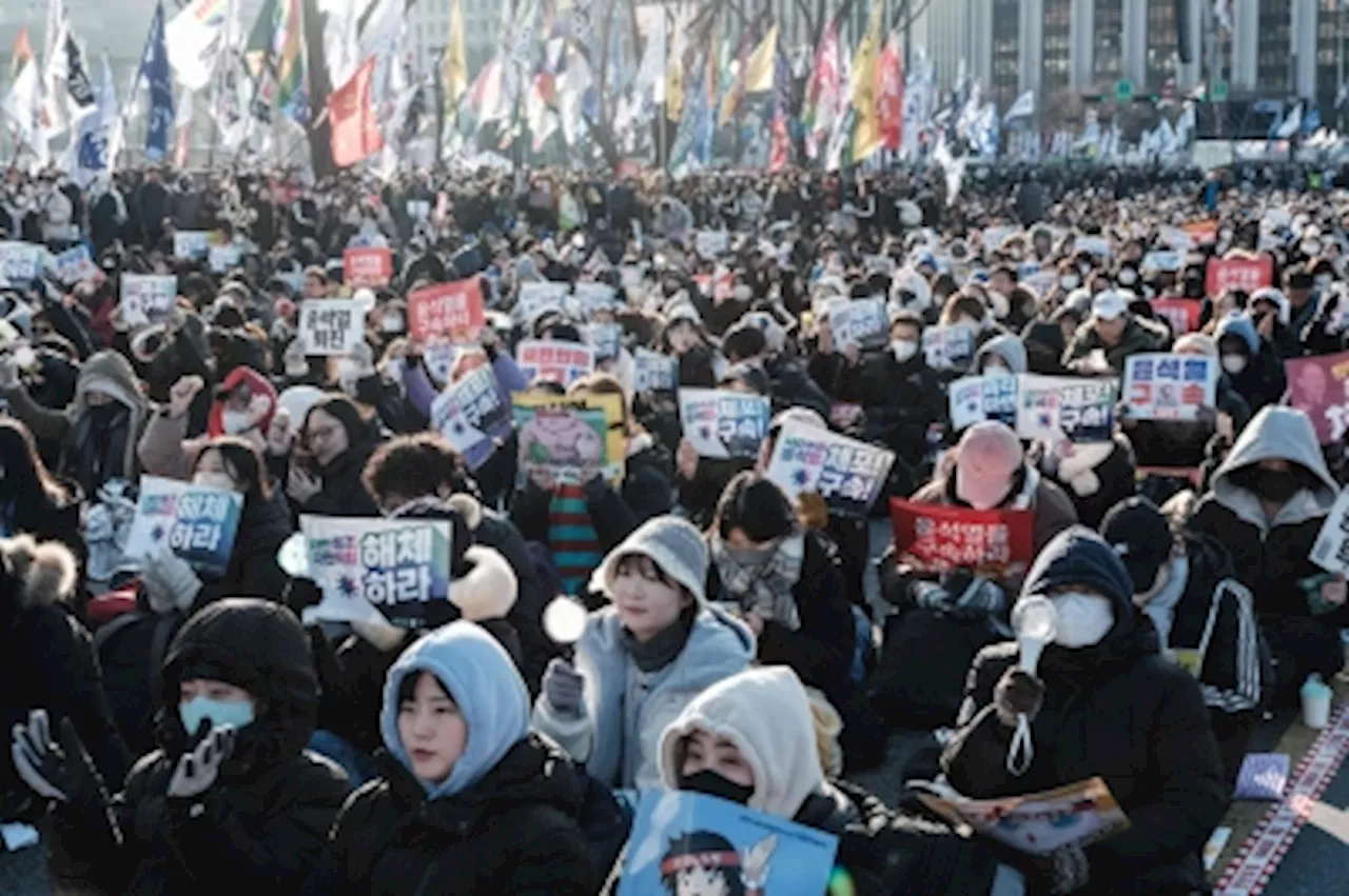 Thousands of South Koreans take to Seoul streets for rival protests over impeached President Yoon Suk Yeol