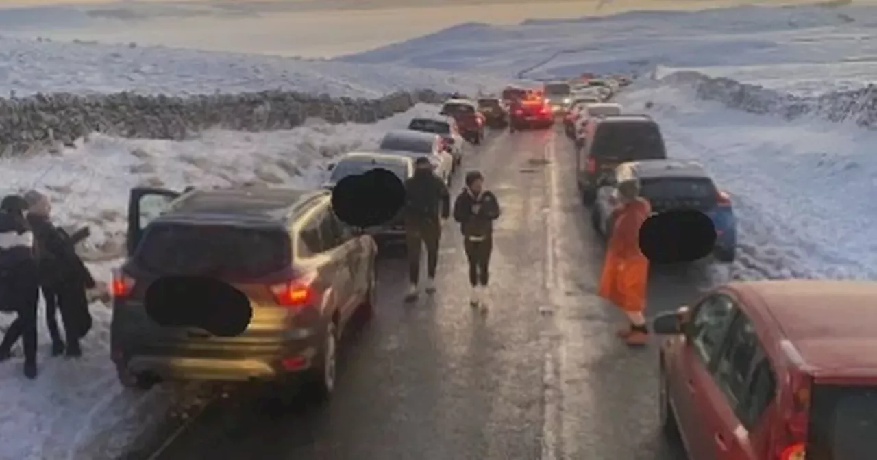 Hundreds of cars block gritters near beauty spot as drivers warned