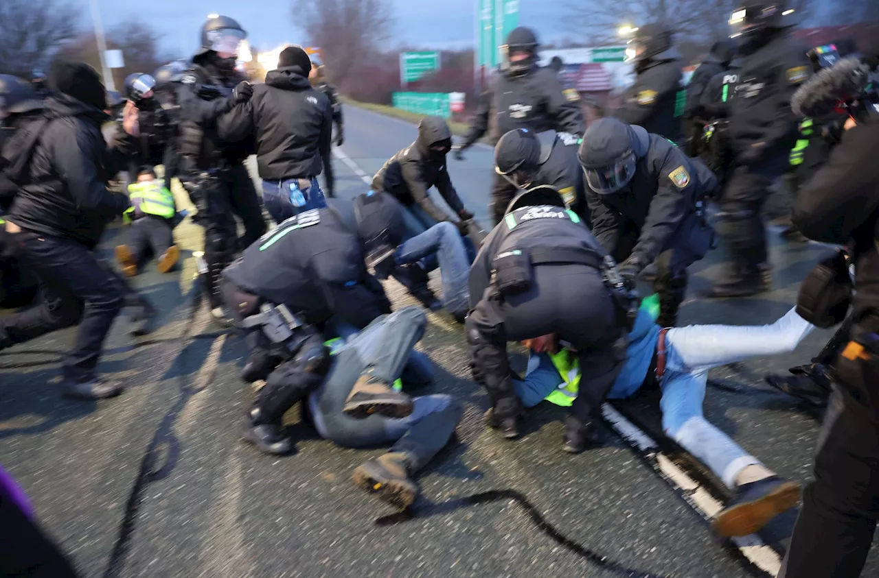 Proteste zum AfD-Parteitag in Riesa gestartet