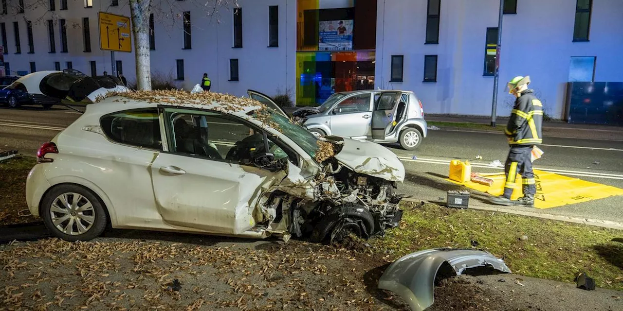 Frontalcrash in Franken: Drei Personen verletzt - darunter Hochschwangere