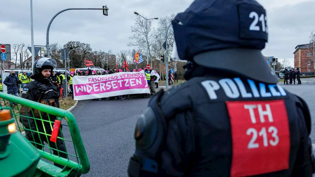 Congres Duitse AfD-partij uren later begonnen door protesten