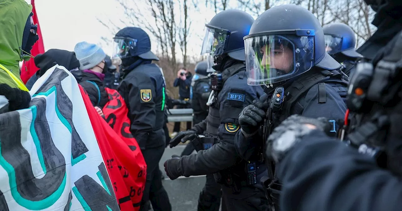 Proteste gegen AfD: Abgeordneter bei Polizeieinsatz verletzt