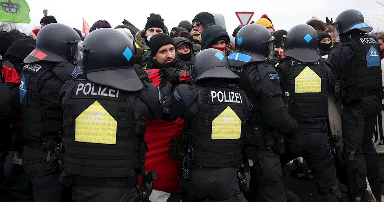 Rieser AfD-Parteitag: Tausende protestieren gegen AfD-Bundesparteitag