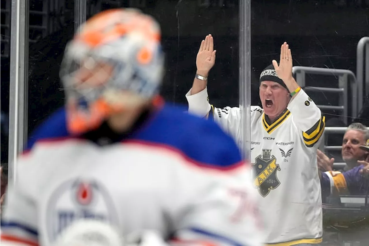 Will Ferrell Enlivens Flyers Game with Buddy the Elf Costume