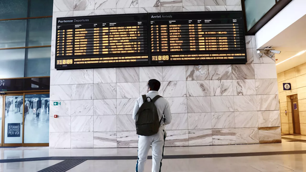 Treni nel caos a Roma per un guasto a Milano, ritardi fino a 3 ore