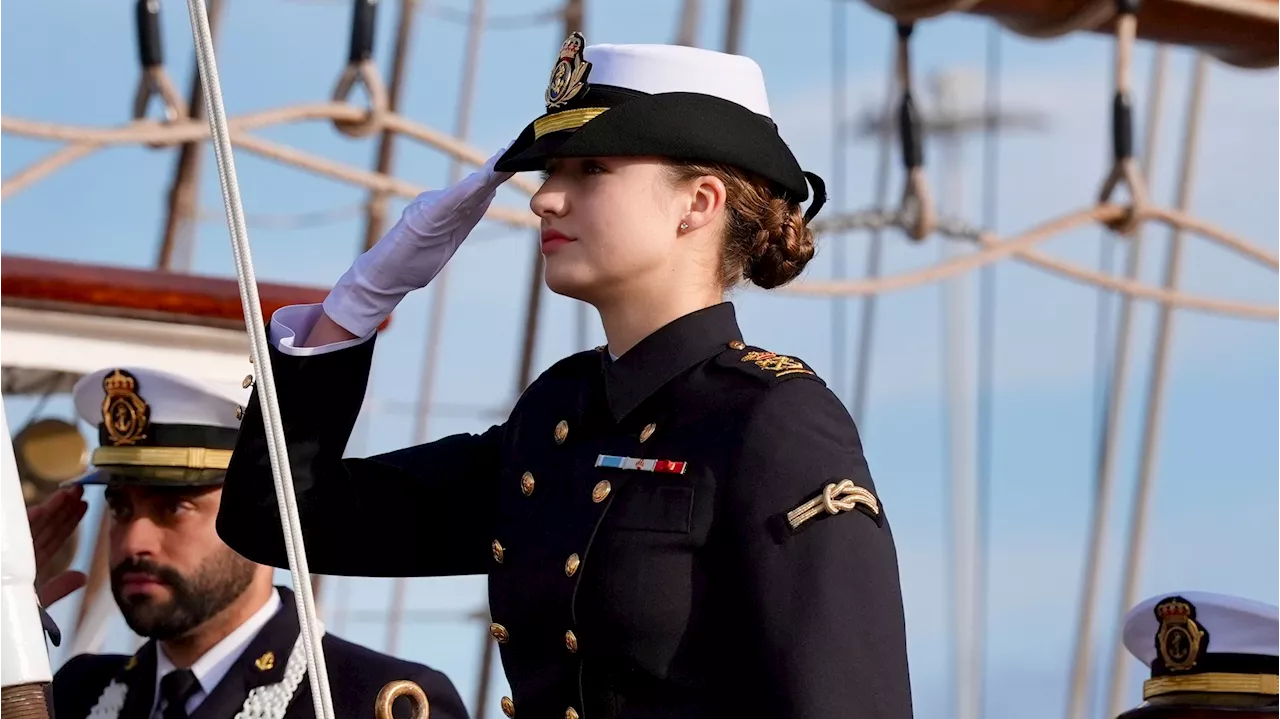 La princesa Leonor embarca en el buque Elcano, en directo