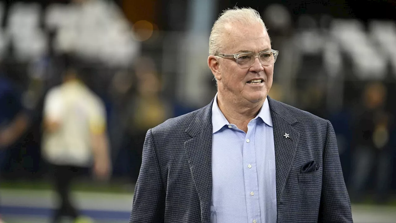 Dallas Cowboys' Stephen Jones hilariously trolled during Cotton Bowl national anthem