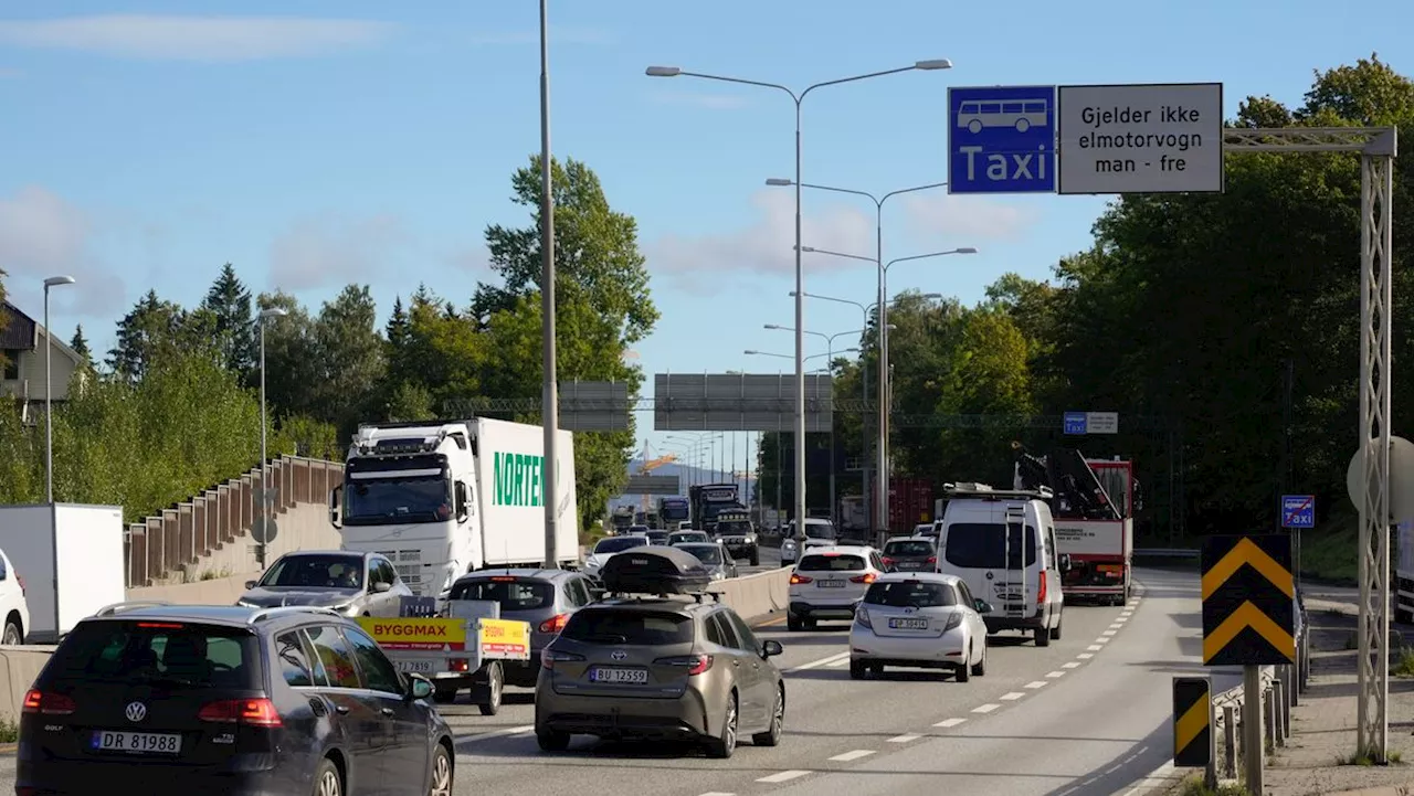 Oslo åpner fem kollektivfelter for elbiler i helgene