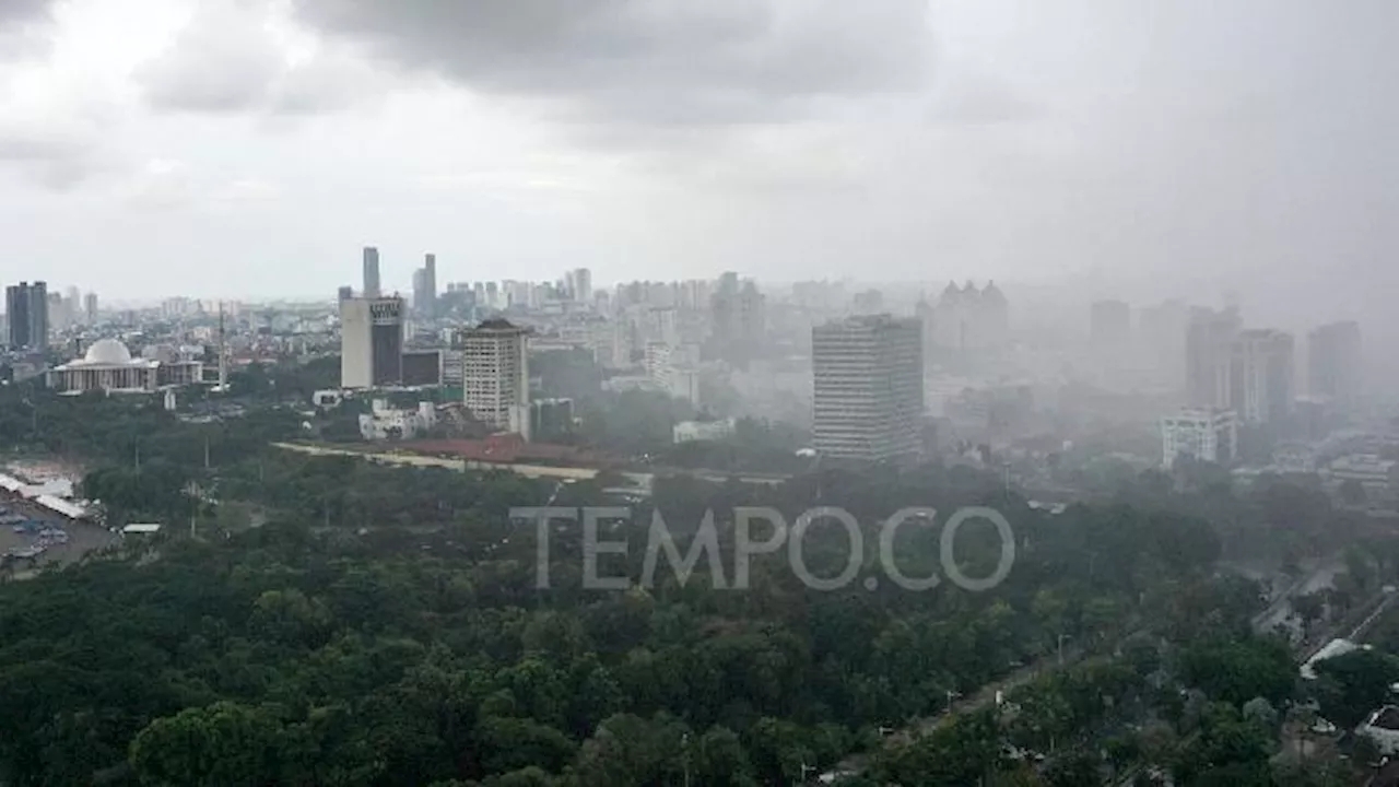 BMKG: Cuaca Jakarta Raya Berawan Tebal, Berpotensi Hujan Ringan Sore Hari