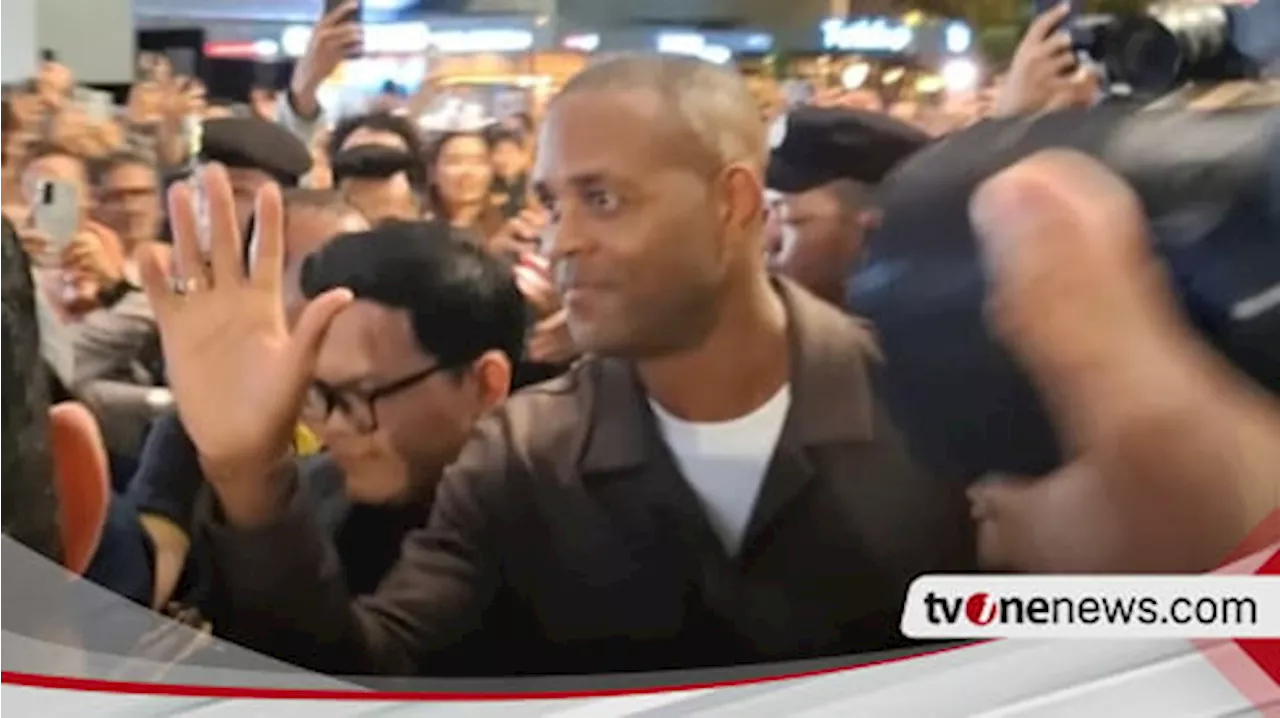 Pelatih Timnas Indonesia Patrick Kluivert Langsung Pamer Berbahasa Indonesia usai Mendarat di Bandara Soetta