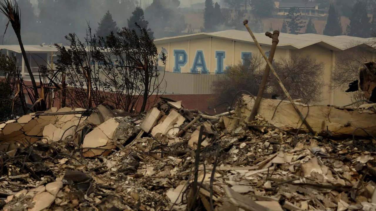 Incendie Devastateur à Palisades : Lycée Périlleux en Cendres