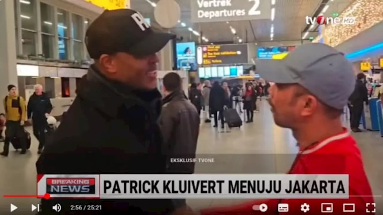 Patrick Kluivert Terbang Menuju Jakarta Hari Ini, Beri Tanda Tangan di Jersey Fans Timnas Indonesia di Belanda