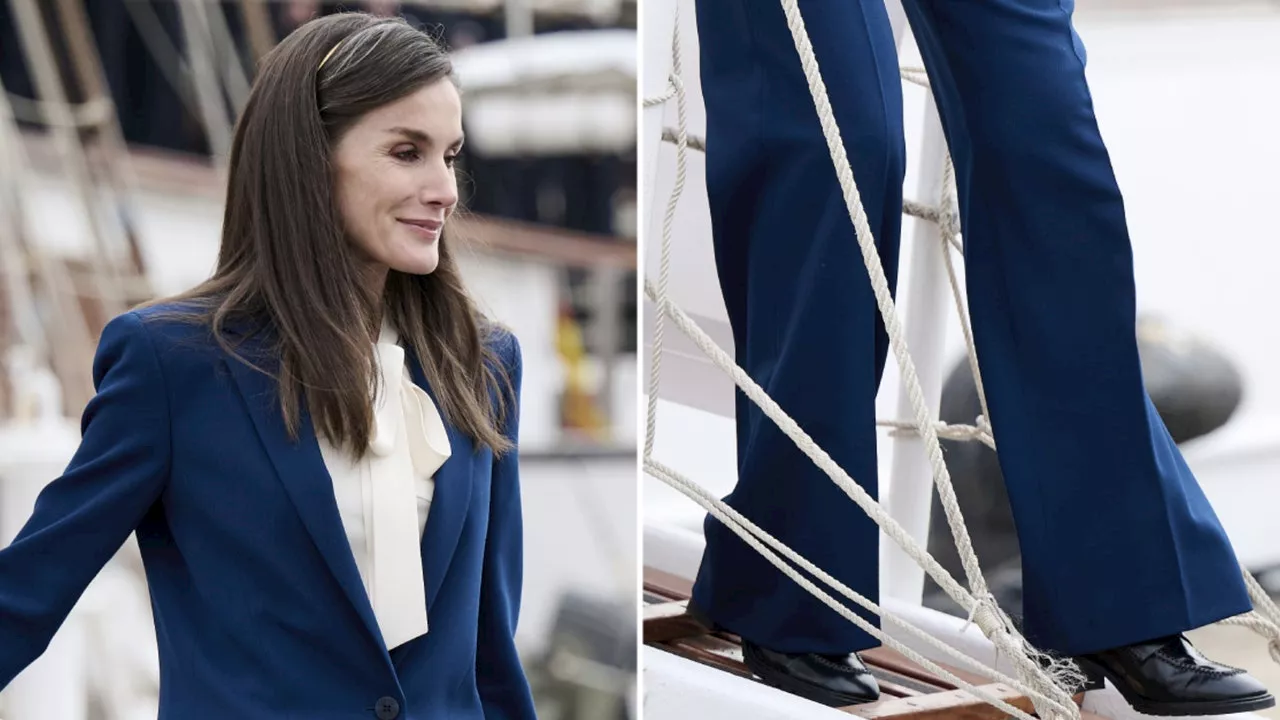 La reina Letizia combina una blusa de lazo con mocasines masculinos para despedir a la princesa Leonor en Cádiz