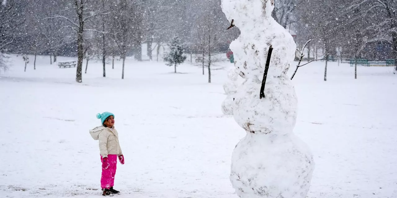 Powerful winter storm that dumped snow in US South maintains its icy grip