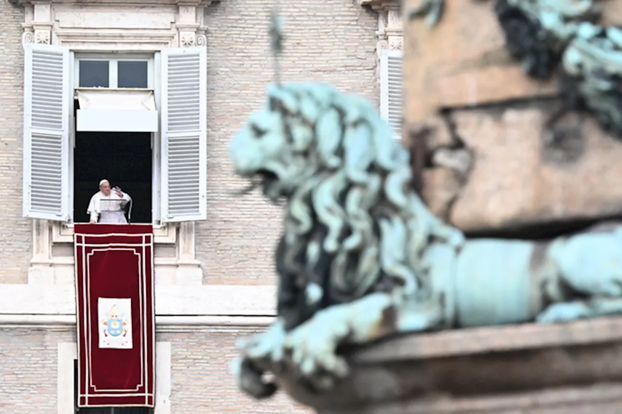 Papa Francesco guida la preghiera dell'Angelus