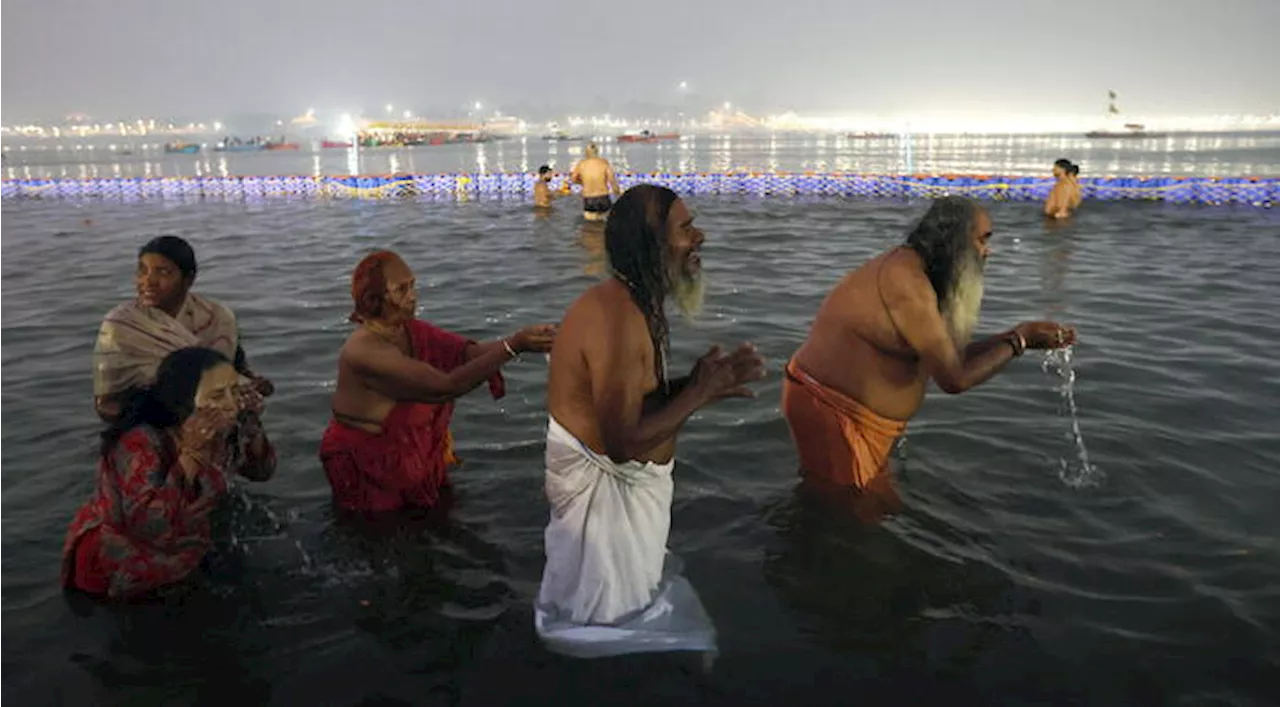 Preparativi frenetici per il Maha Kumbh Mela a Prayagraj