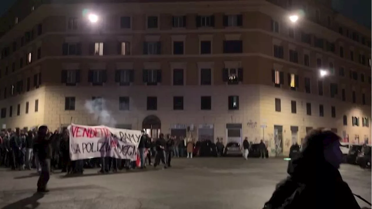 Scontri tra polizia e partecipanti al corteo per Ramy a Roma