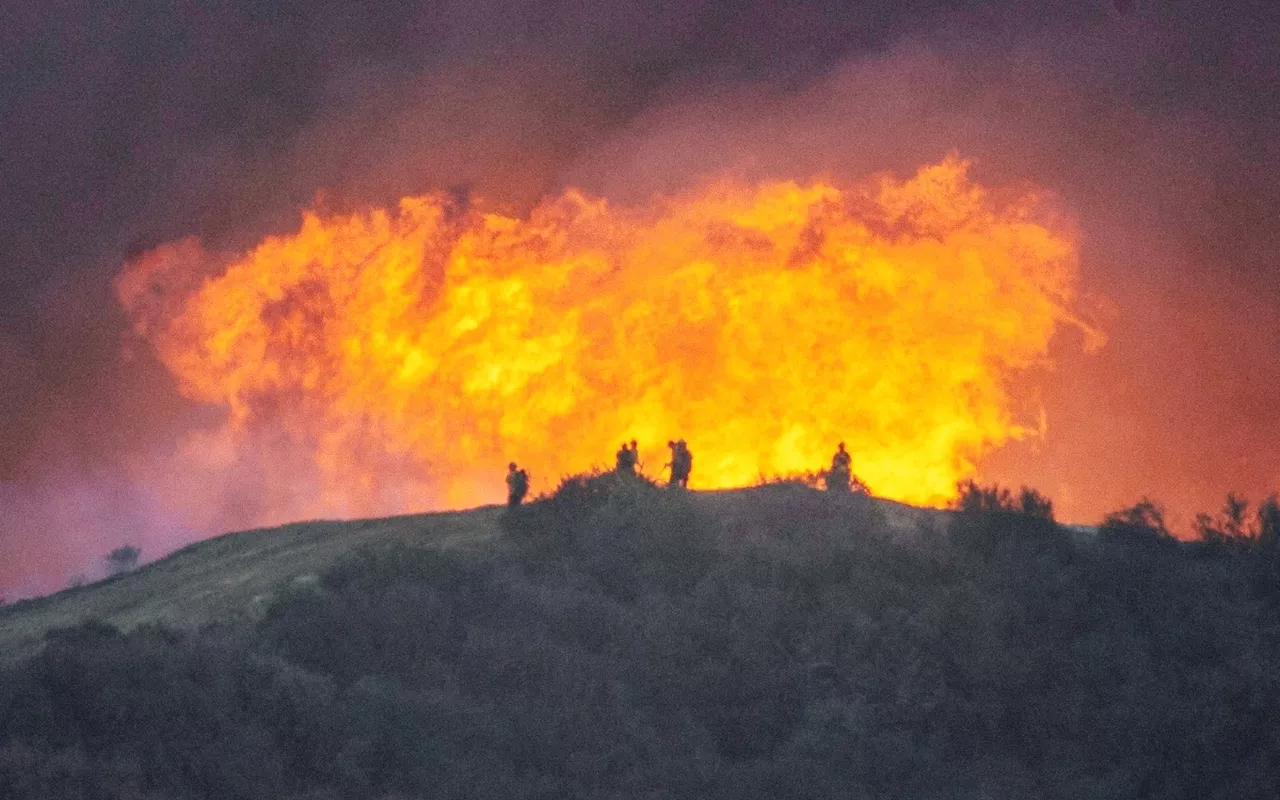 Suman 16 muertos por los devastadores incendios en Los Ángeles, California