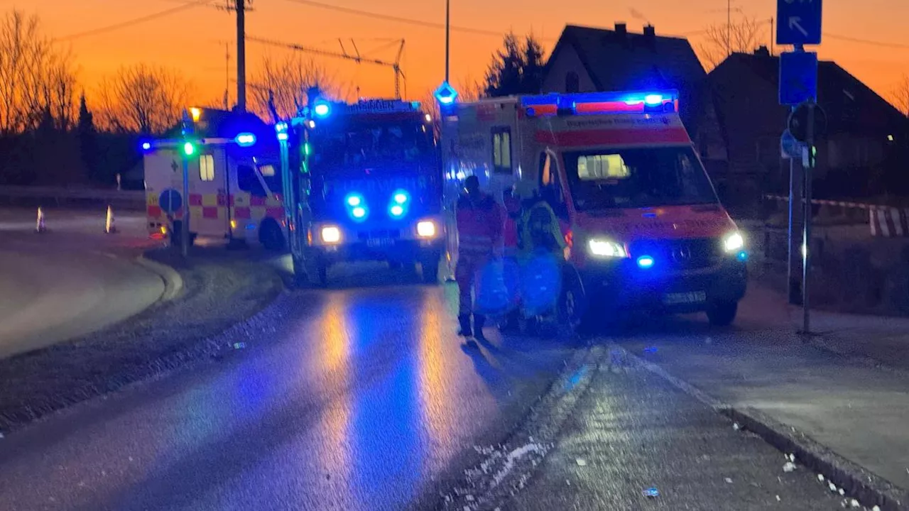 Nersingen : Auto erfasst Fußgänger an der Ulmer Straße: drei Menschen schwer verletzt