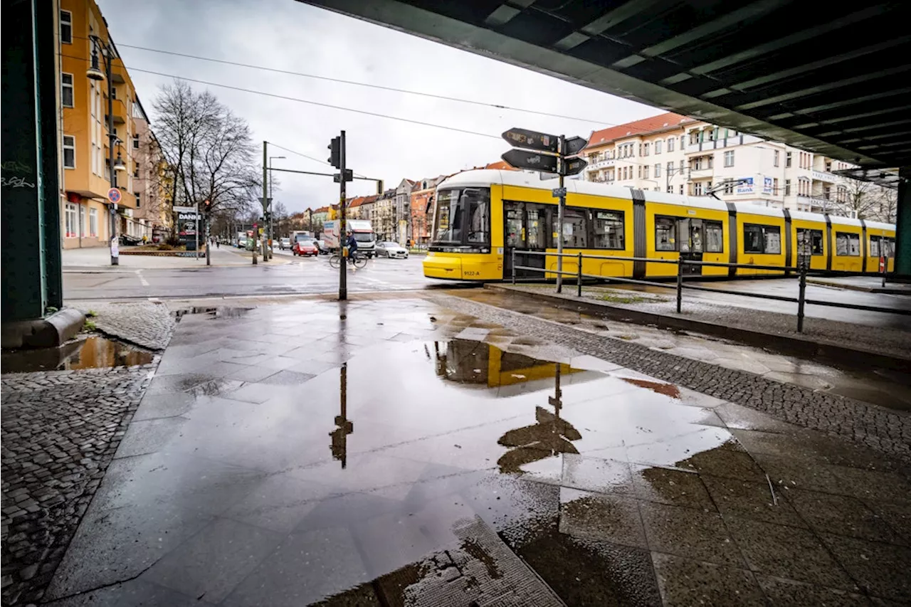 Prenzlauer Berg: Junge von Tram erfasst und schwer verletzt