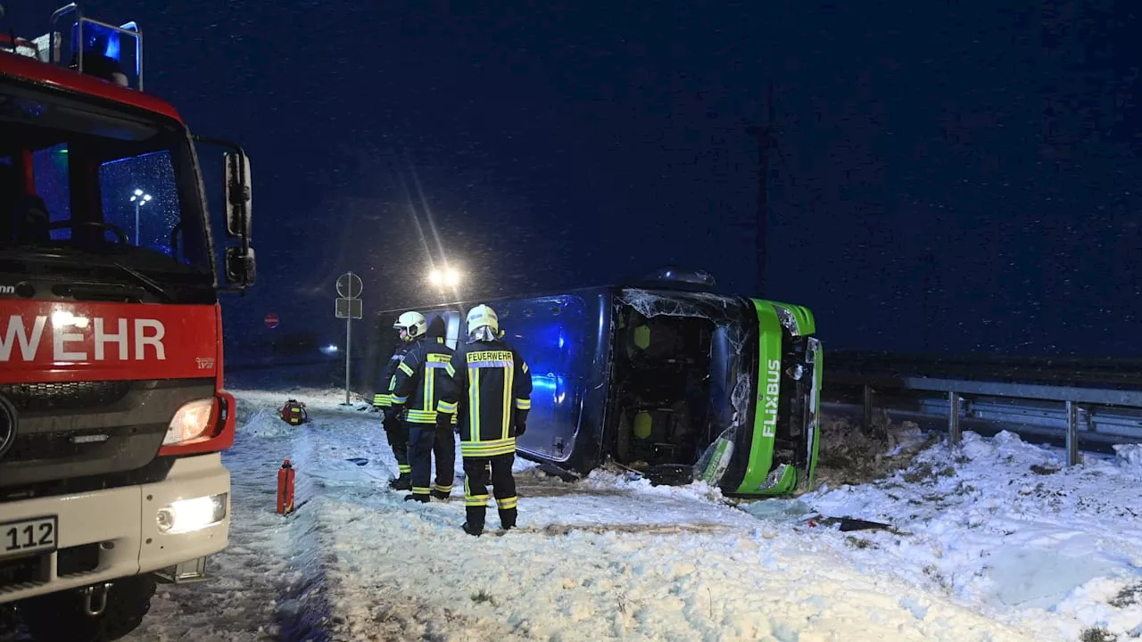 Flixbus-Unfall auf der A11: Zwei Tote, viele Verletzte