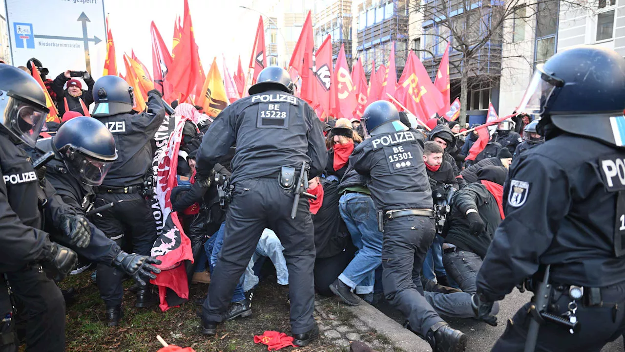 In Berlin-Friedrichshain: Angriffe auf Polizisten bei Rosa-Luxemburg-Demo