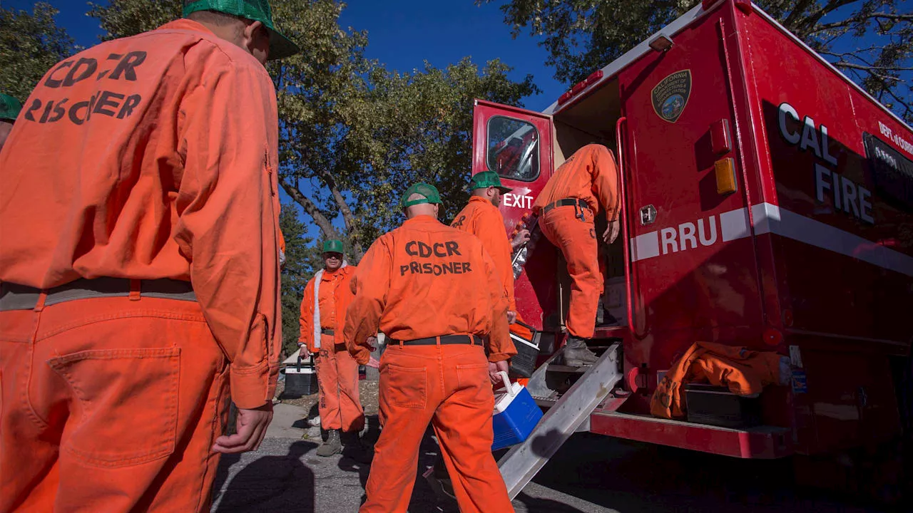 Inhaftierte Feuerwehrleute kämpfen gegen die Flammen