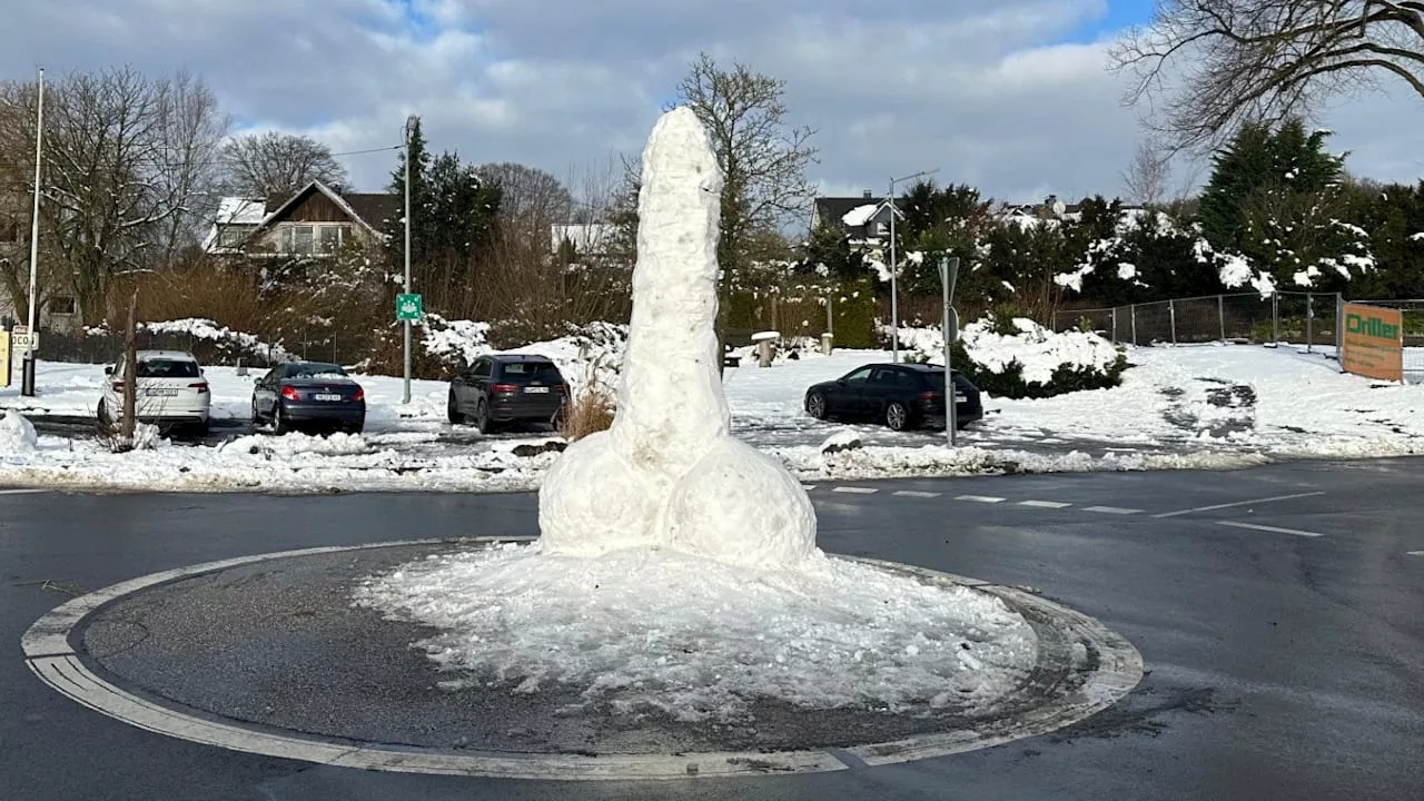 NRW: Unbekannte bauen in Kreisverkehr Penis aus Schnee