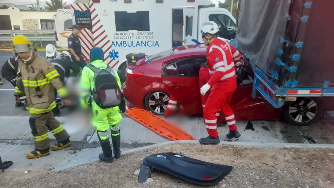 Accidente en la Vía Bogotá - Girardot deja un muerto y cuatro heridos