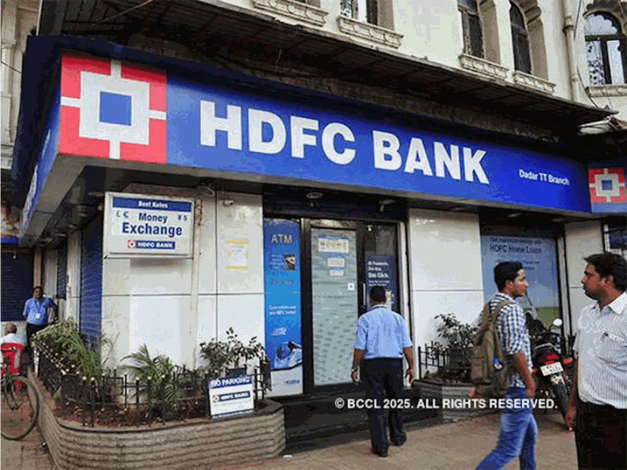 HDFC बैंक का मार्केट कैप ₹70,479 करोड़ कम हुआ