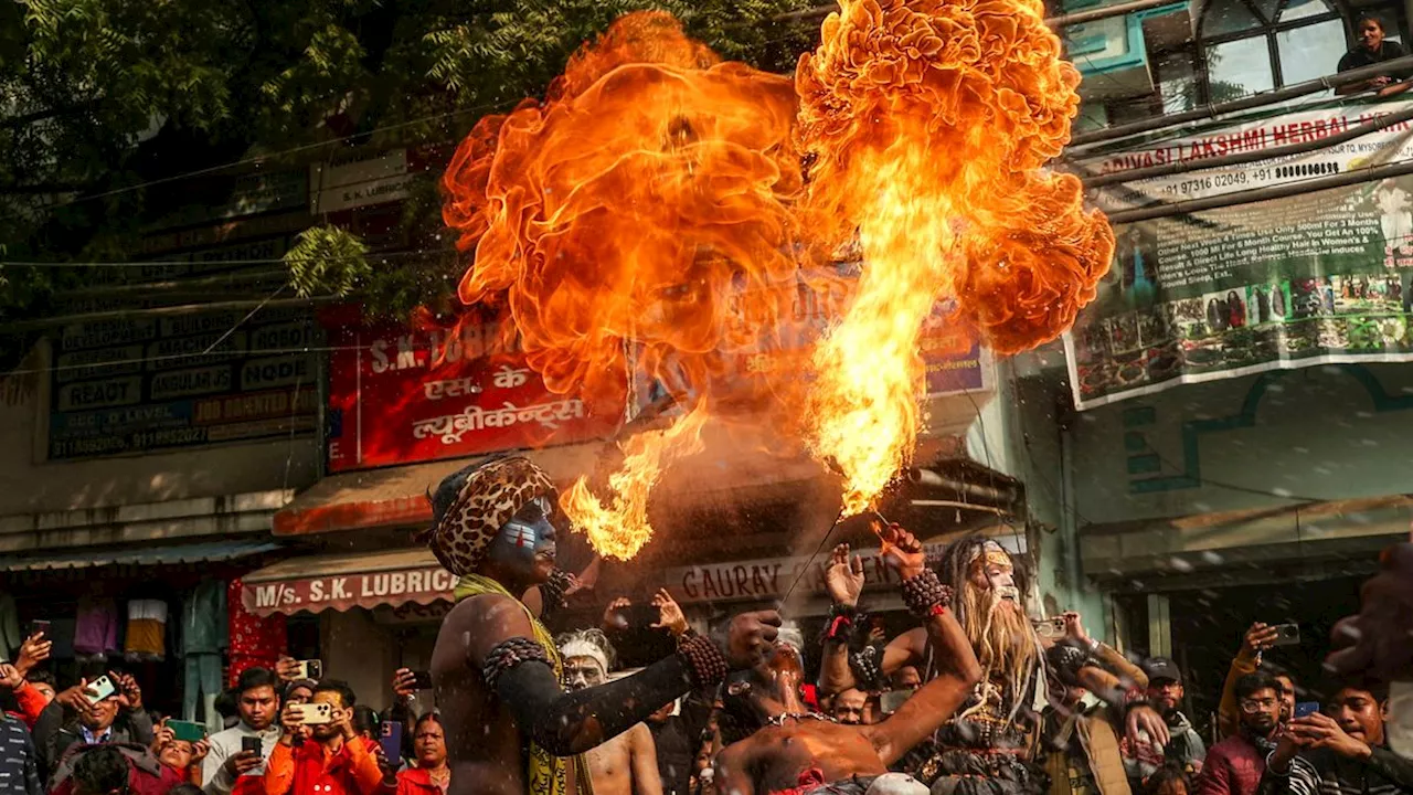 Größtes religiöses Fest der Welt: Baden und Beten beim Kumbh Mela