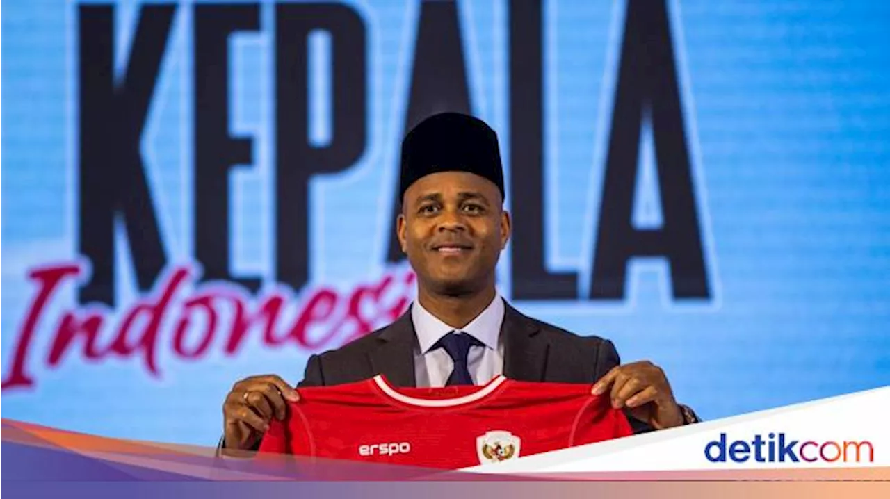 Pakai Peci Hitam, Patrick Kluivert Resmi Nahkodai Timnas Indonesia