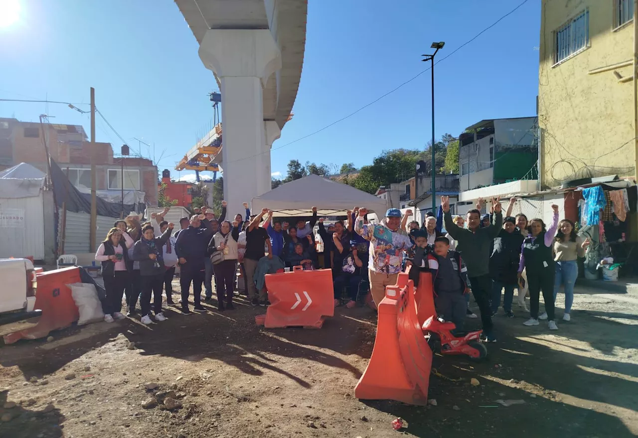 Vecinos de El Capulín mantienen bloqueo en obras del Tren Interurbano