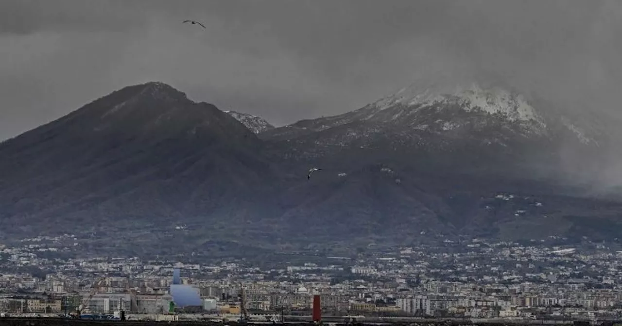 Meteo Campania: Neve e ghiaccio in diverse province, Capri isolata