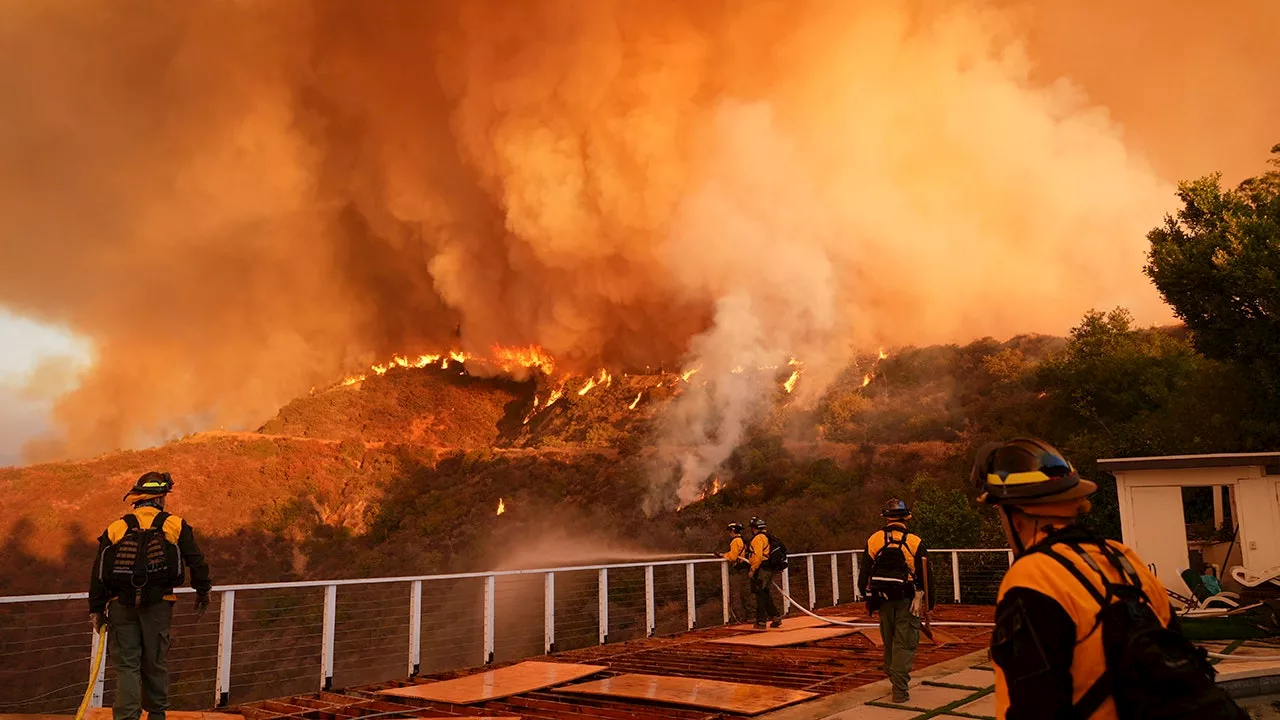 California Deploys Mexican Firefighters, Inmates to Combat Wildfires