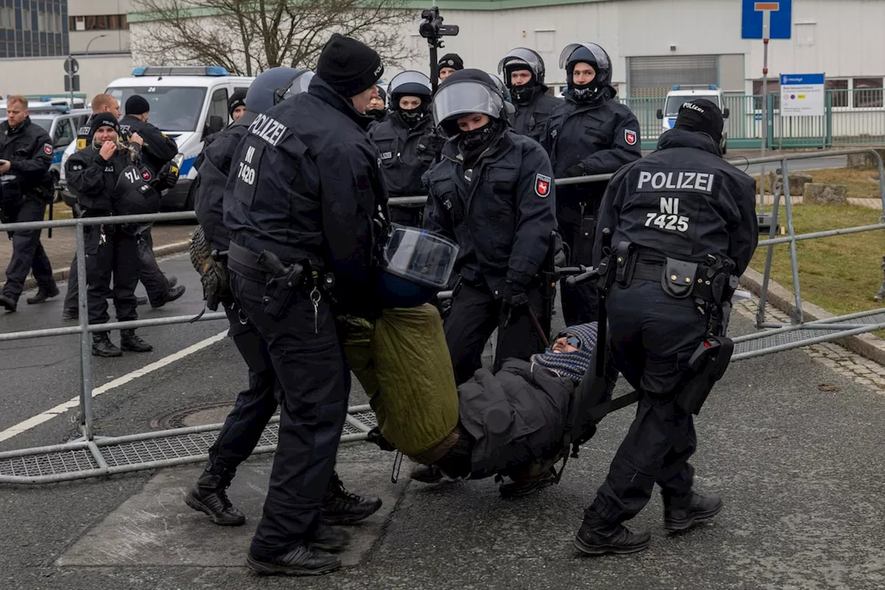 Thousands Protest AfD Convention as Far-Right Party Seeks to Capitalize on German Election