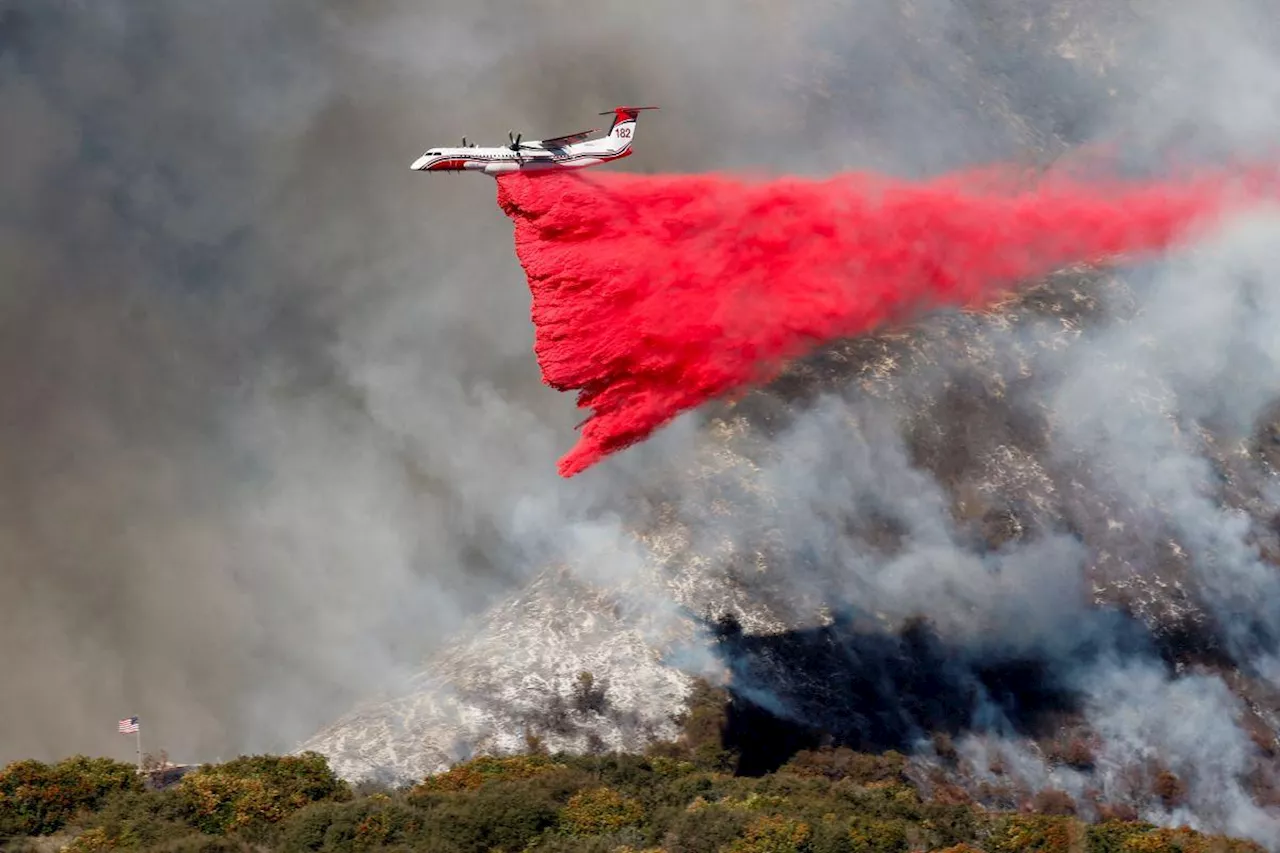 Aerial assault aims to stem spread of Palisades Fire in Los Angeles