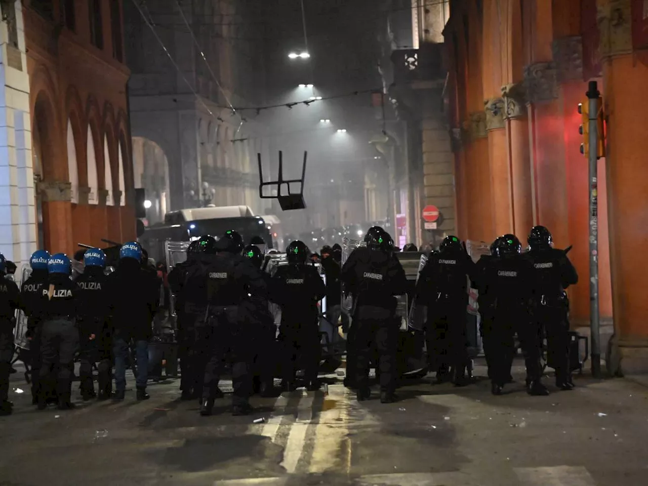 Scontri a Bologna dopo il corteo per Ramy