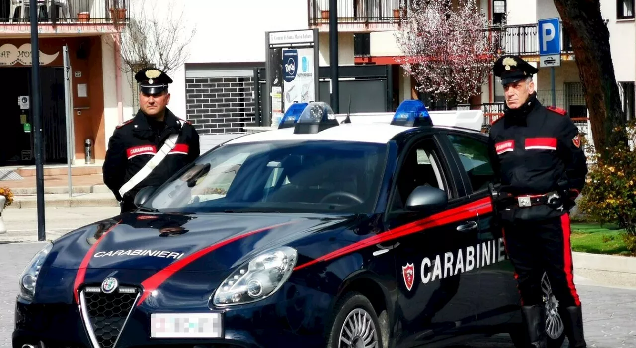 Ardea, 42enne trovato morto in casa da giorni con una ferita alla testa: «Botte per una sigaretta»