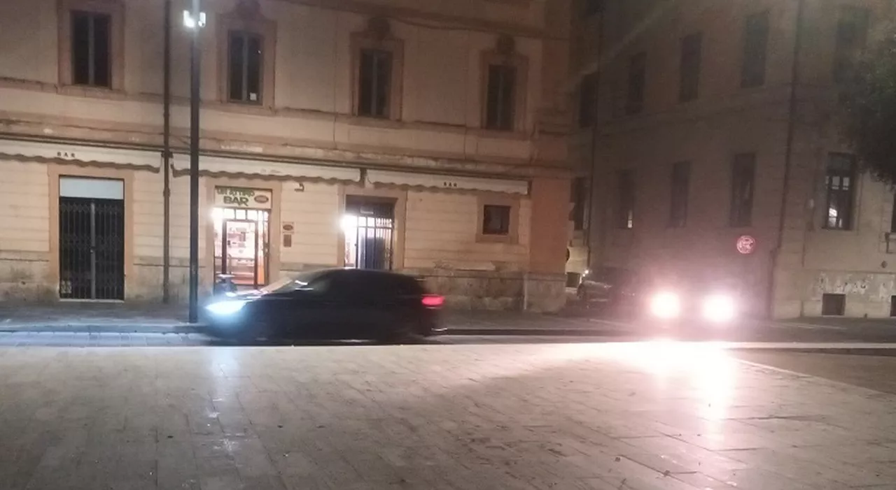 Lavori in centro, la segnaletica stradale diventa un optional: in piazza Mazzini si va contromano