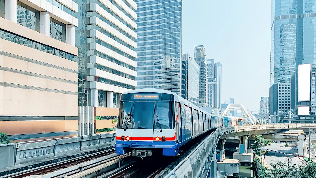 World’s 1st carbon fiber train enters service in China, cuts 130-ton CO2 emissions