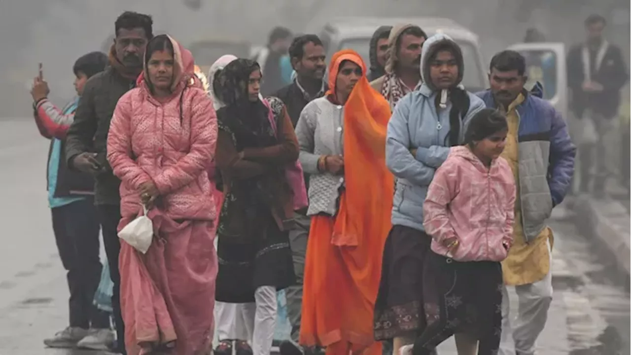 Weather: बर्फबारी और बारिश के साथ उत्तर भारत में बढ़ी ठंड, आज भी बूंदाबांदी का अलर्ट; पढ़ें दिल्ली-यूपी का हाल